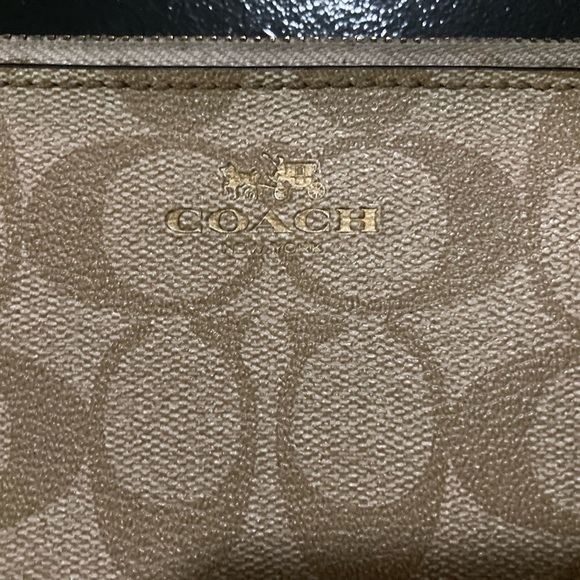 💥Authentic Coach Signature Canvas wallet in excellent condition! 💥 - Picture 3 of 10